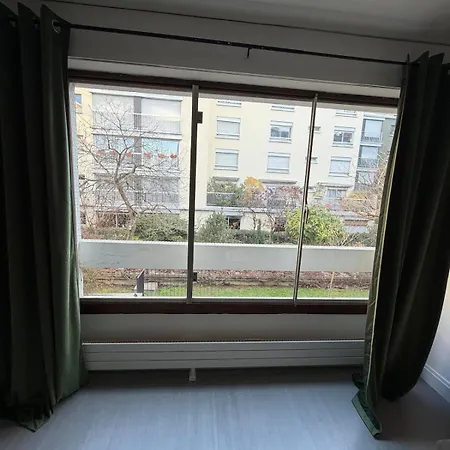 Bright & Cozy In Shared Near Eiffel Appartement Parijs