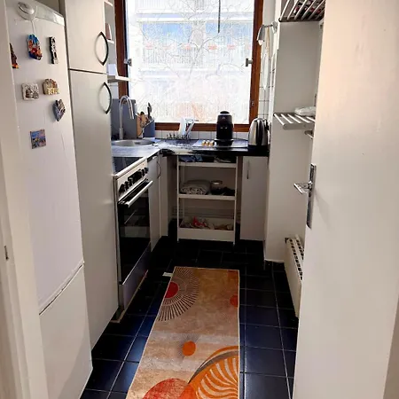 Bright & Cozy In Shared Near Eiffel Appartement Parijs