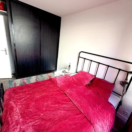 Bright & Cozy In Shared Near Eiffel * Parijs